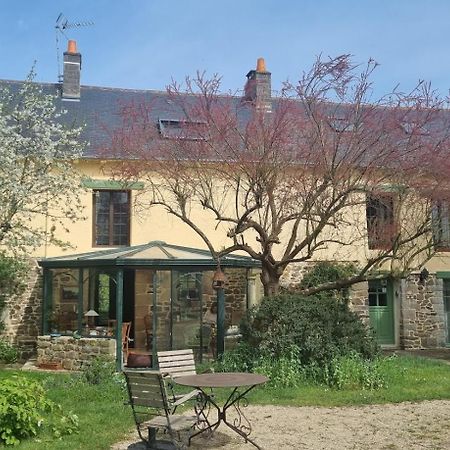 Les Berges De La Planchette Bed & Breakfast Yvignac-la-Tour ภายนอก รูปภาพ