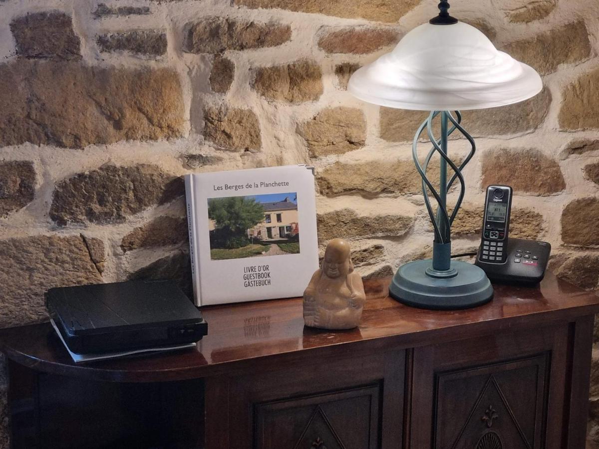 Les Berges De La Planchette Bed & Breakfast Yvignac-la-Tour ภายนอก รูปภาพ