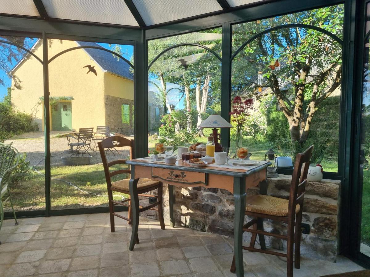 Les Berges De La Planchette Bed & Breakfast Yvignac-la-Tour ภายนอก รูปภาพ