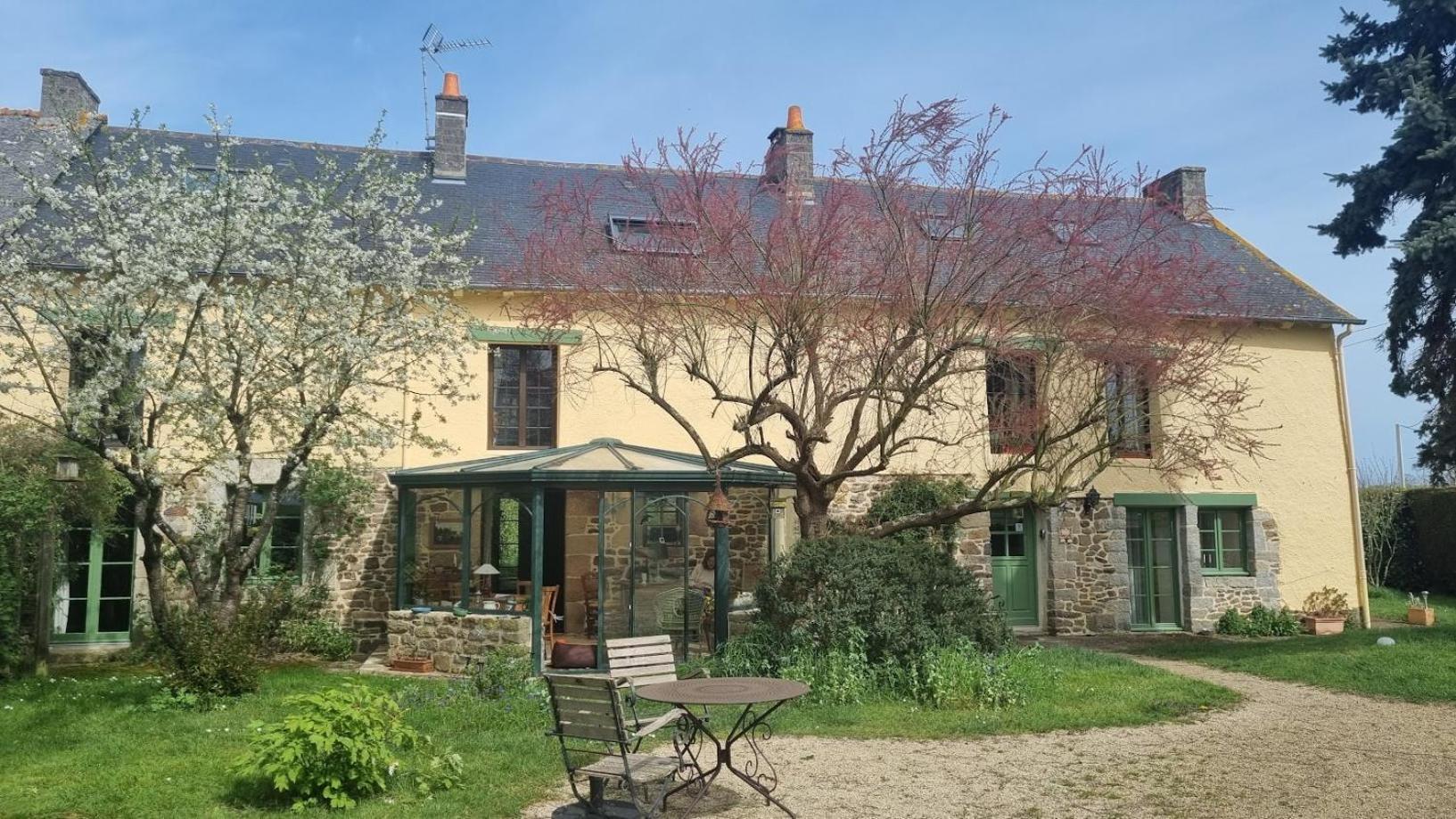 Les Berges De La Planchette Bed & Breakfast Yvignac-la-Tour ภายนอก รูปภาพ